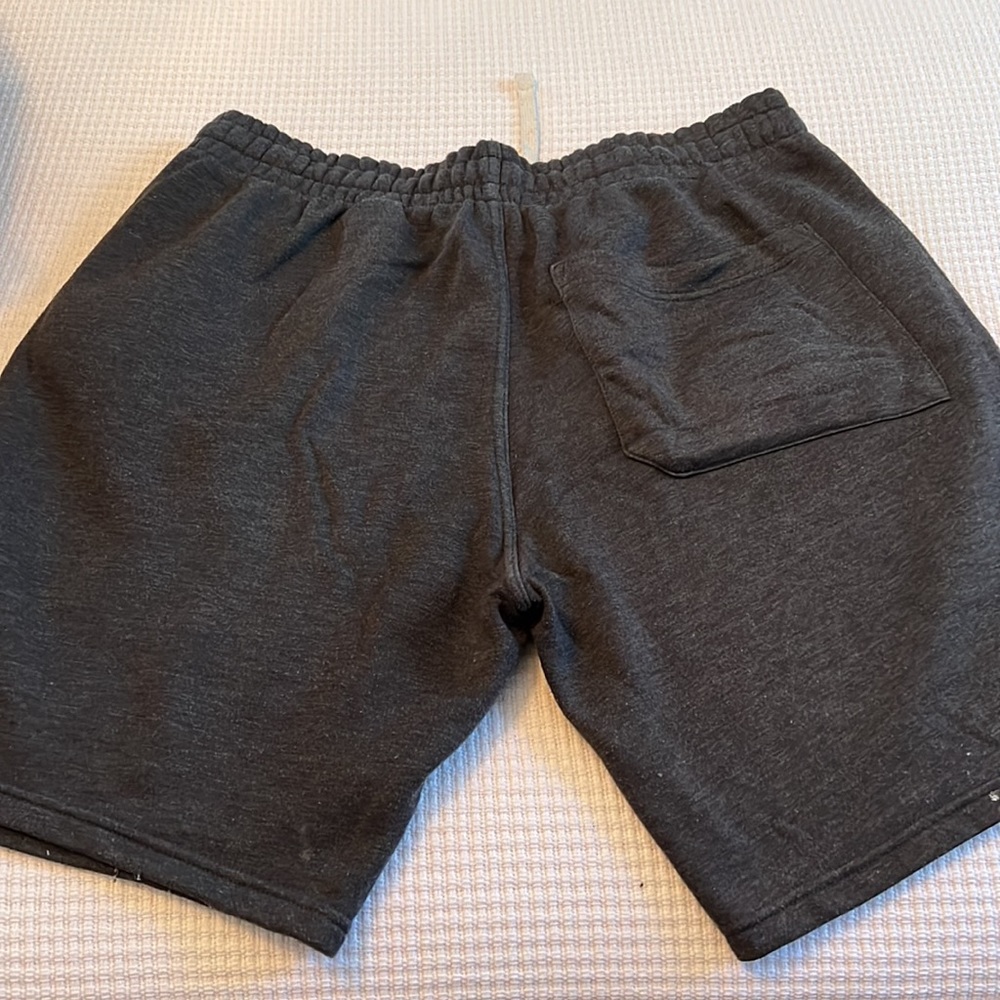 2 H&M Shorts - Picture 2 of 6